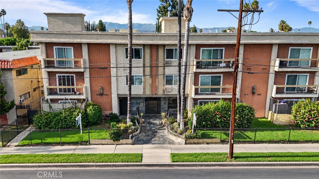 20327 Saticoy Street 102, Winnetka, CA 91306 — photo 1