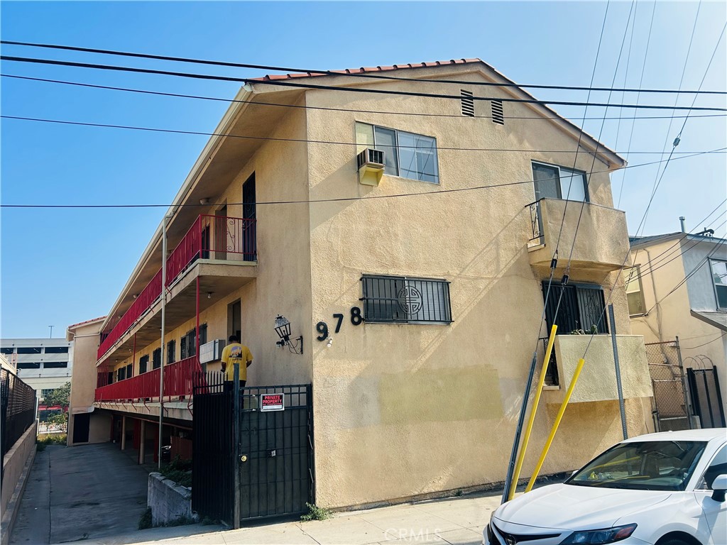 980 Yale, Los Angeles, CA 90012 — photo 1