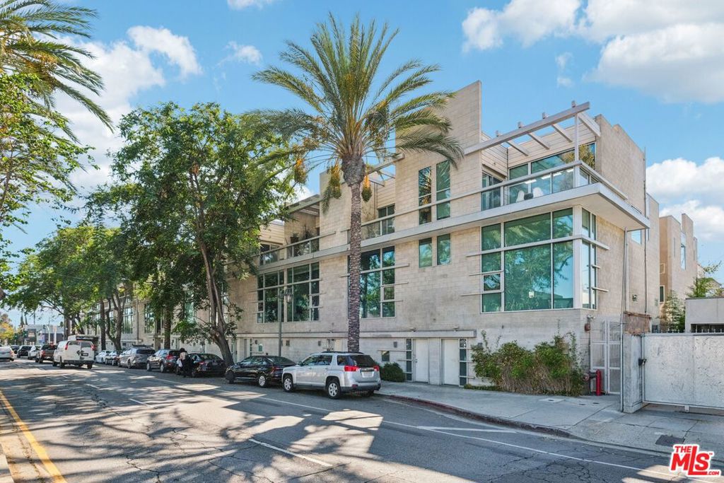 717 N Highland Avenue 13, Los Angeles, CA 90038 — photo 1