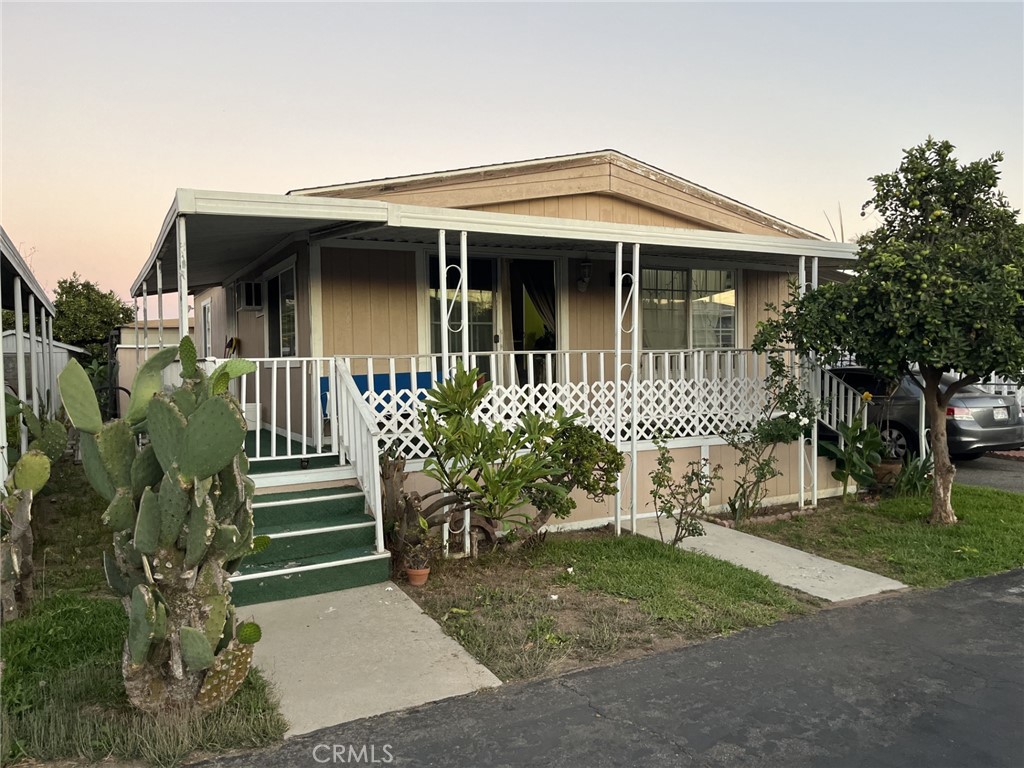 16707 Garfield Avenue 1806, Paramount, CA 90723 — photo 1