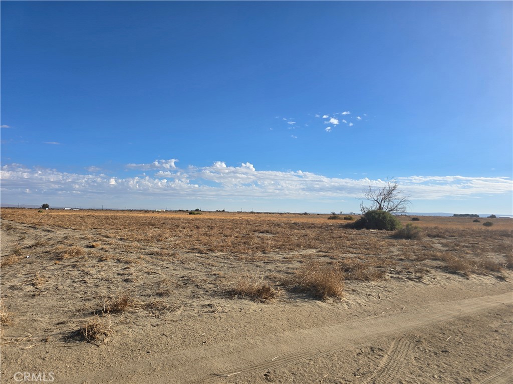 8 K E Vac/Vic, Lancaster, CA 93535 — photo 1