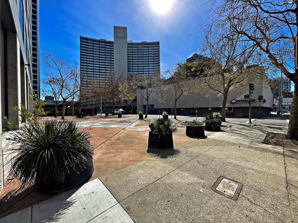 2100 Webster Street, Oakland, CA 94612 — photo 1