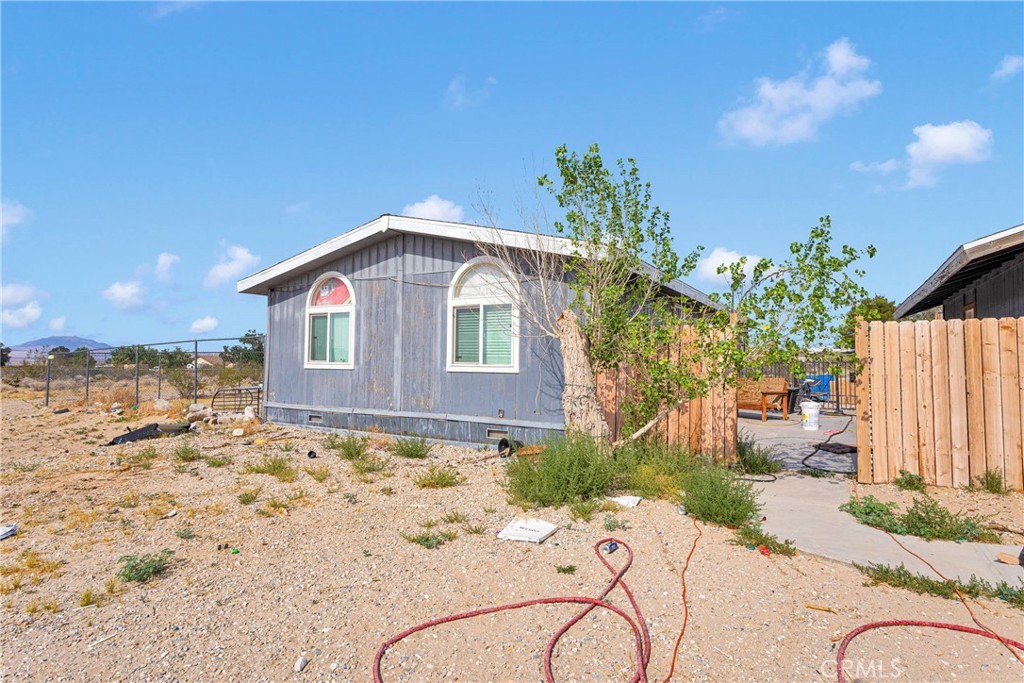 9125 Visalia Avenue, Lucerne Valley, CA 92356 — photo 1