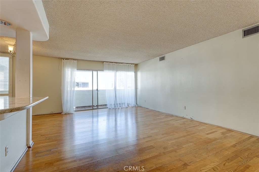 5454 Zelzah Avenue 215, Encino, CA 91316 — photo 1
