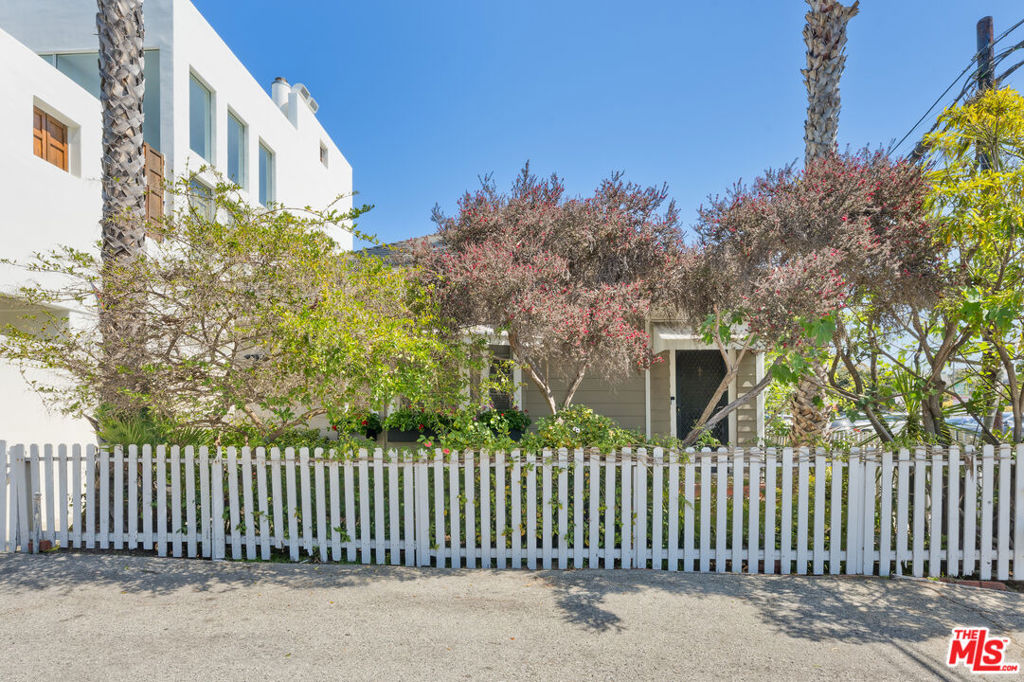 137 Strand Street, Santa Monica, CA 90405 — photo 1