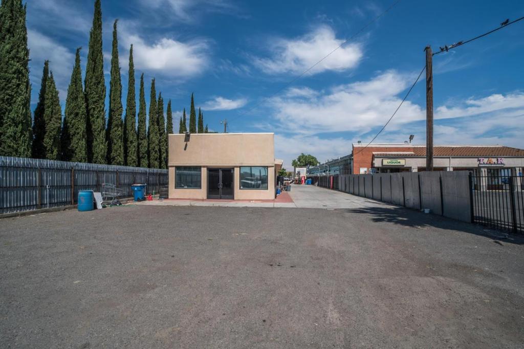 6001 Stockton Boulevard, Sacramento, CA 95824 — photo 1