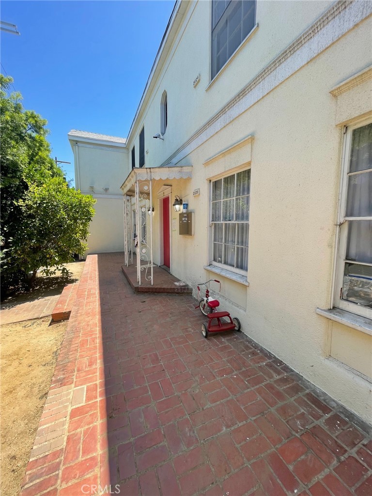 2018 W 39th Street, Los Angeles, CA 90008 — photo 1