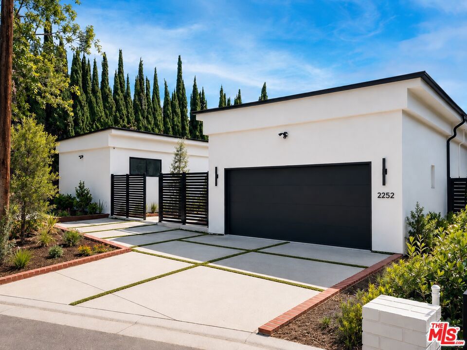 2252 Gloaming Way, Los Angeles, CA 90210 — photo 1