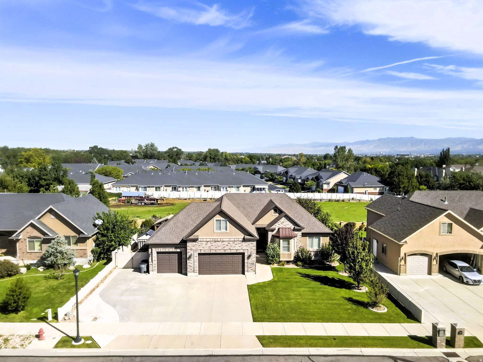 1642 W HUNTERS CREEK CIR, South Jordan, UT 84095 — photo 1