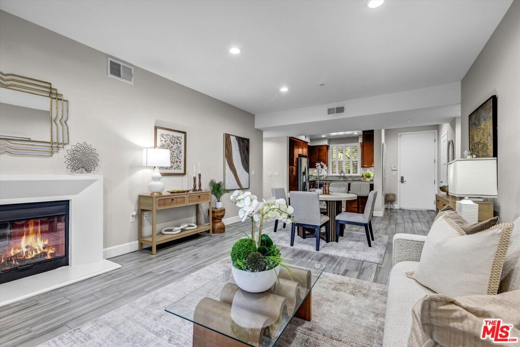 14412 Killion Street 110, Sherman Oaks, CA 91401 — photo 1