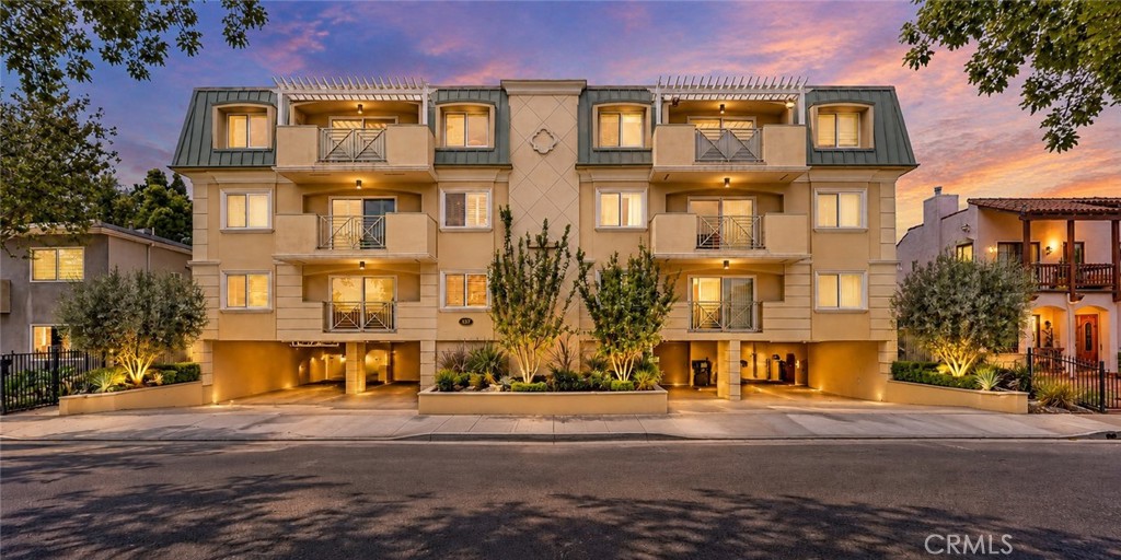 637 N West Knoll 204, West Hollywood, CA 90069 — photo 1