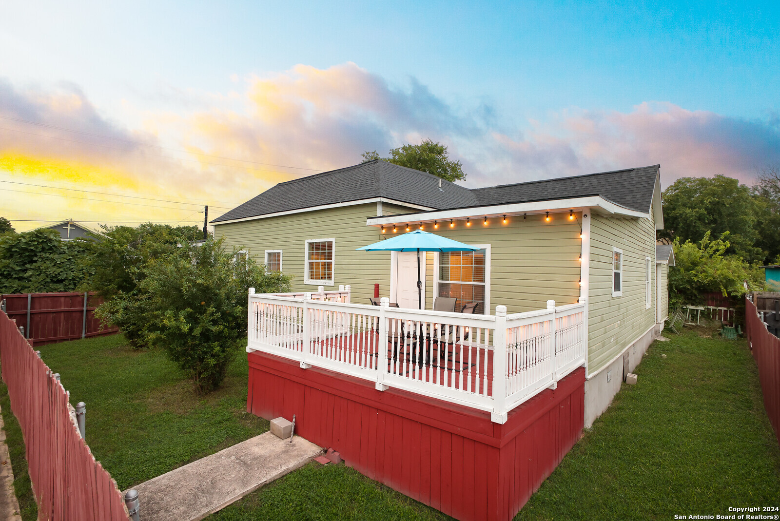1102 E CROCKETT ST, San Antonio, TX 78202 — photo 1