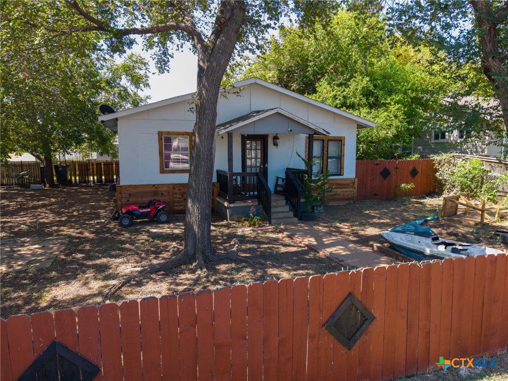 806 E 4th Street