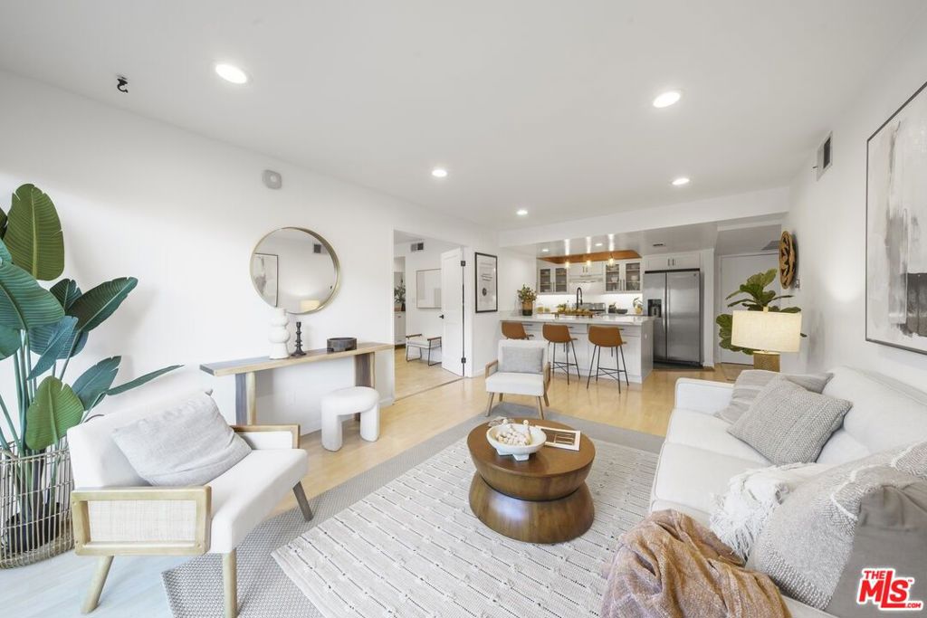 2700 E Cahuenga Boulevard 4121, Los Angeles, CA 90068 — photo 1
