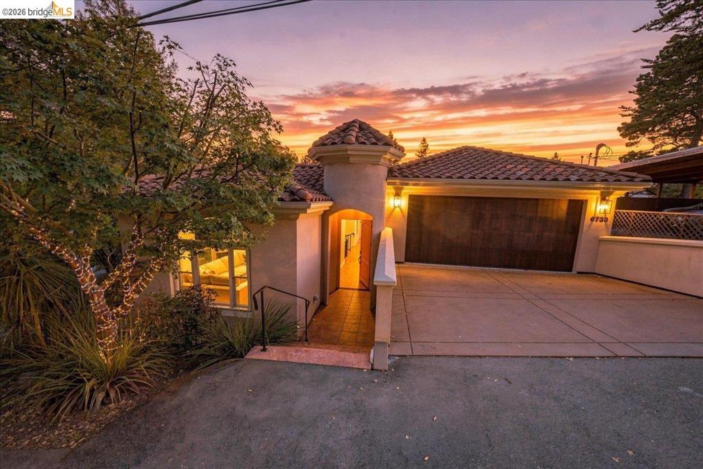 6733 Longwalk Dr, Oakland, CA 94611 — photo 1