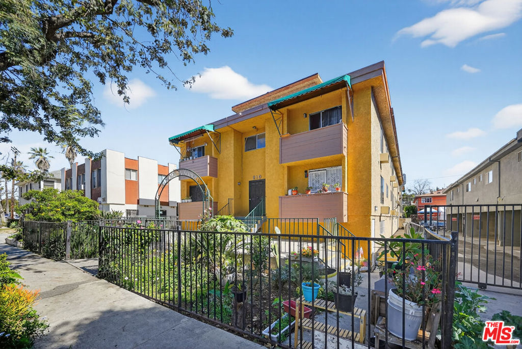 210 S Commonwealth Avenue, Los Angeles, CA 90004 — photo 1