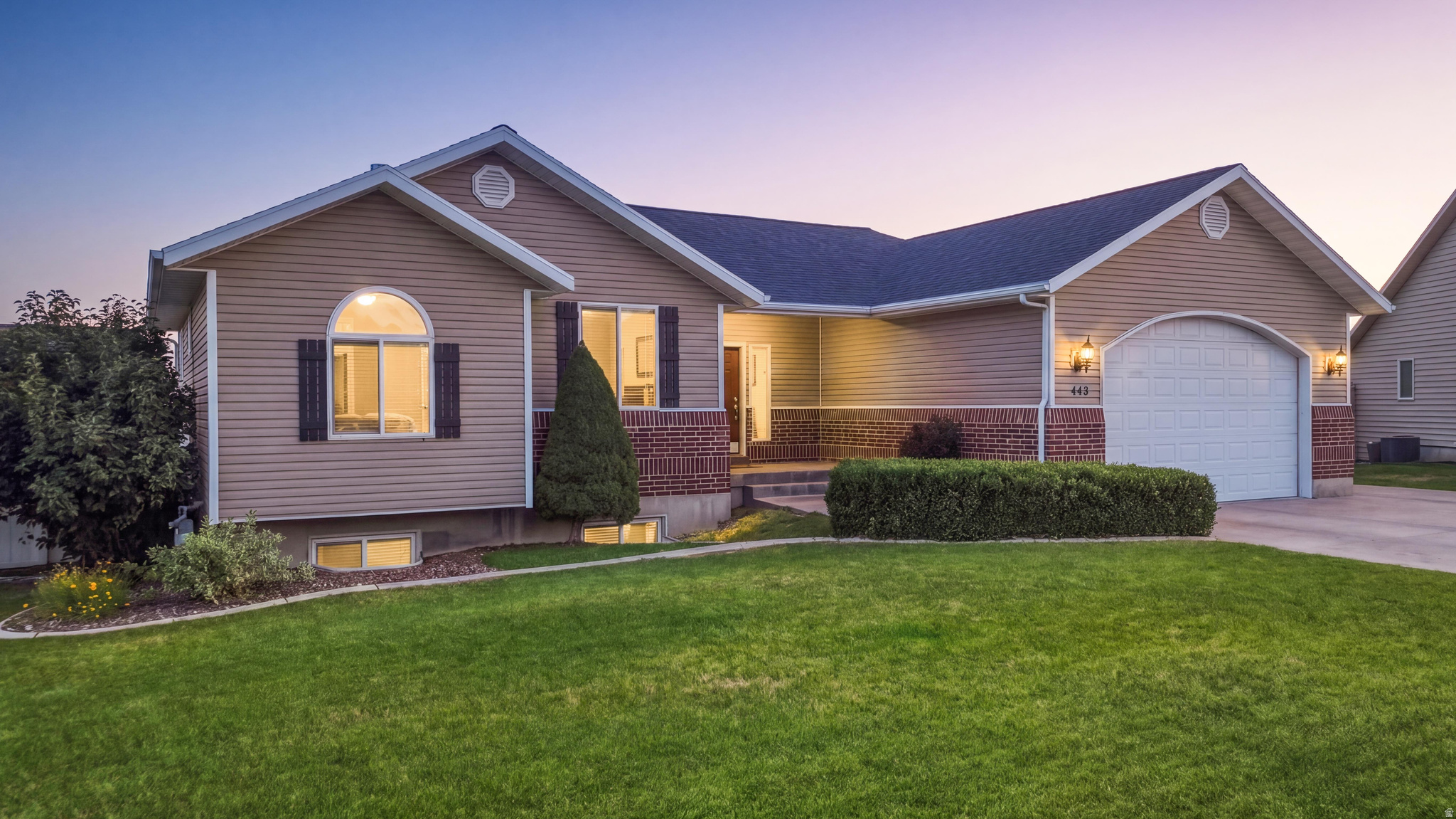 443  MEADOW LN