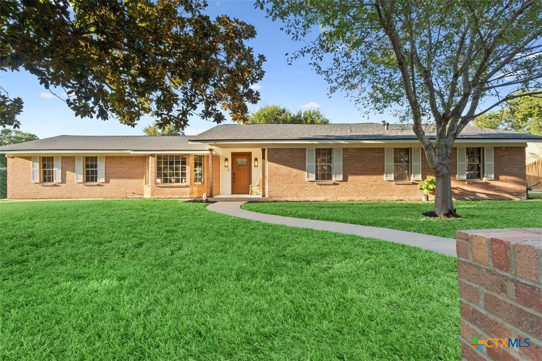 200 E 21st Avenue, Belton, TX 76513 — photo 1