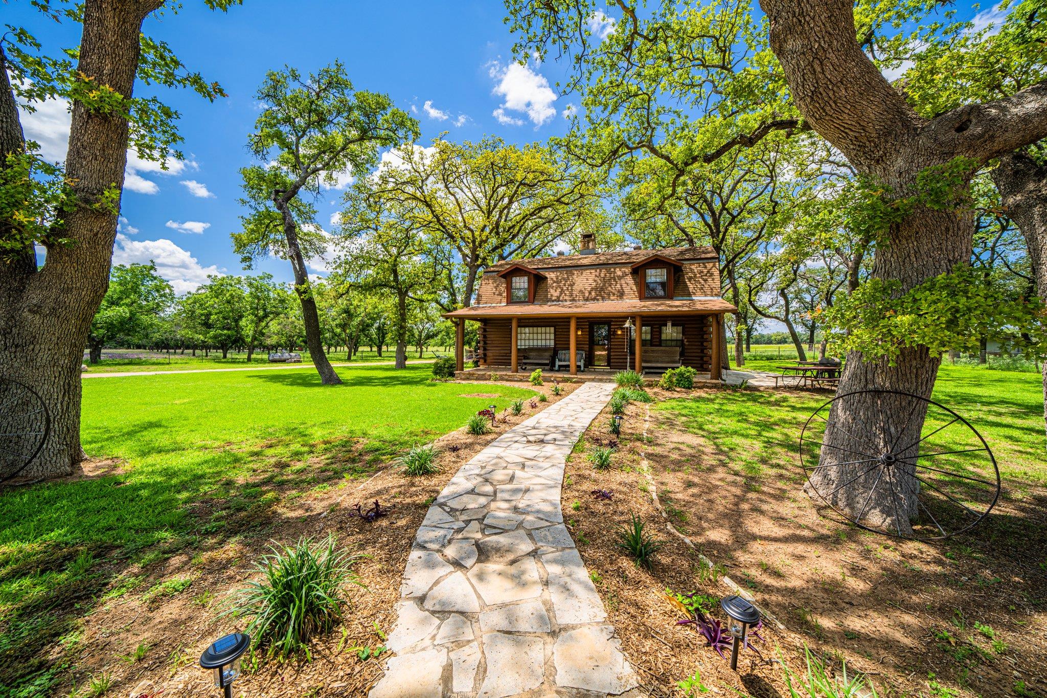283 Hallford None, Fredericksburg, TX 78624 — photo 1