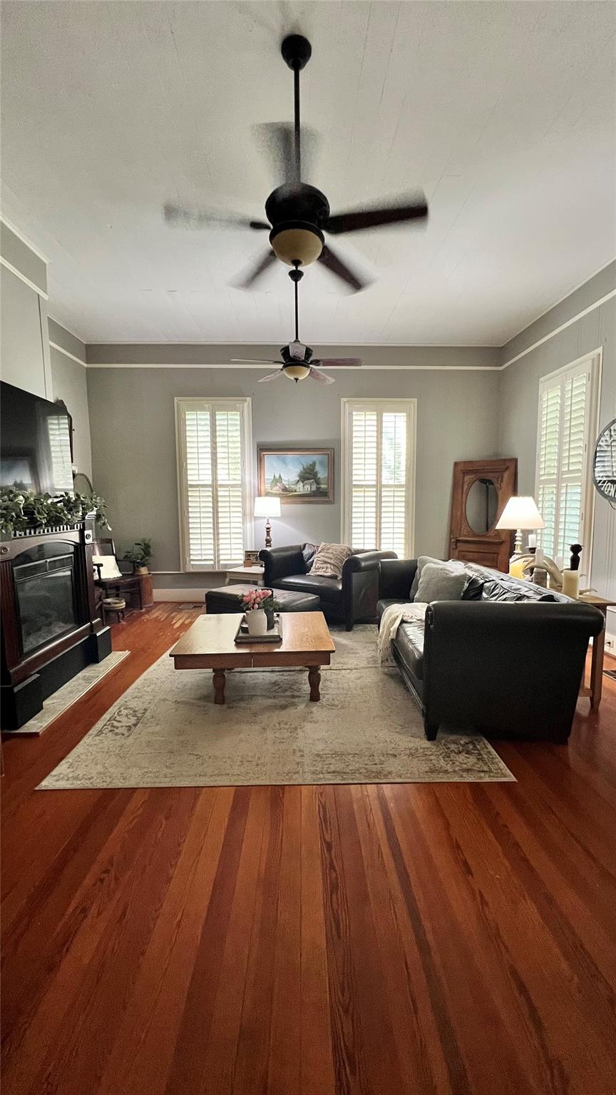 636  Franklin St S, La Grange, TX 78945 — photo 1