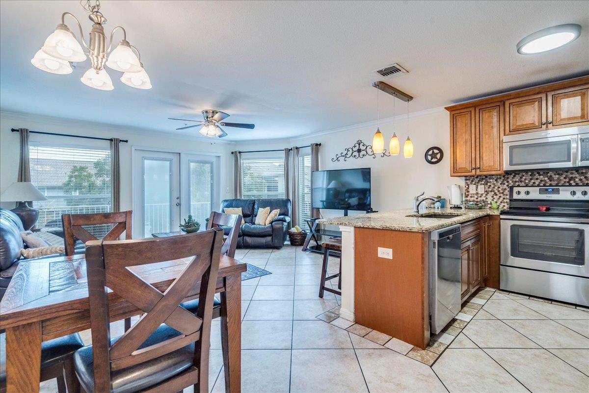730 E Mather St #L 303, New Braunfels, TX 78130 — photo 1