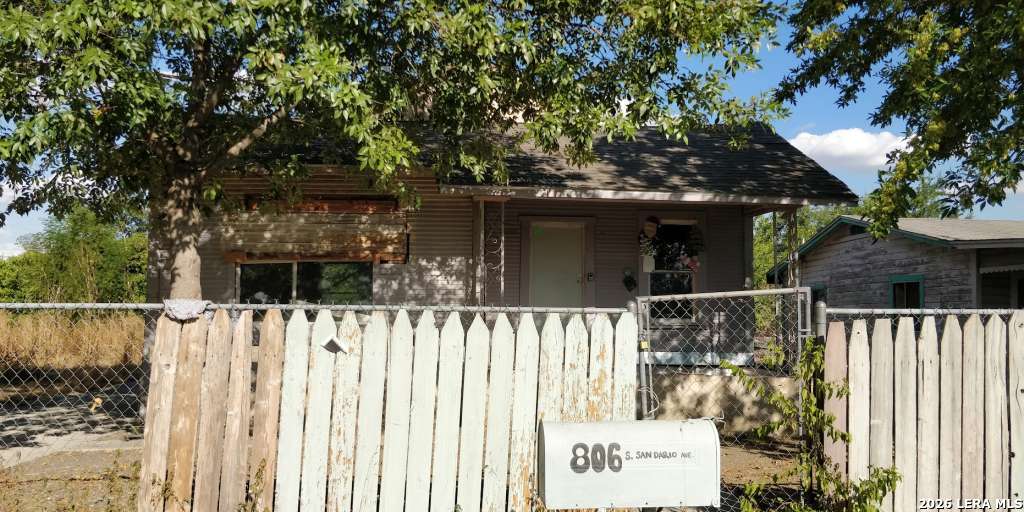 806 S SAN DARIO AVE, San Antonio, TX 78237 — photo 1