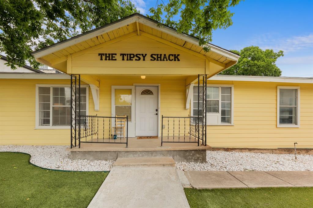 102 E Liberty Ave, Round Rock, TX 78664 — photo 1