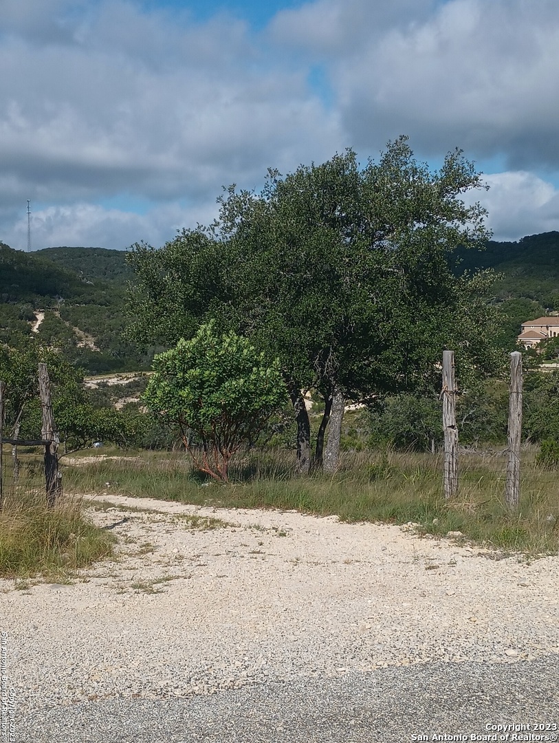 761 W Bear Springs Rd, Pipe Creek, TX 78063 — photo 1