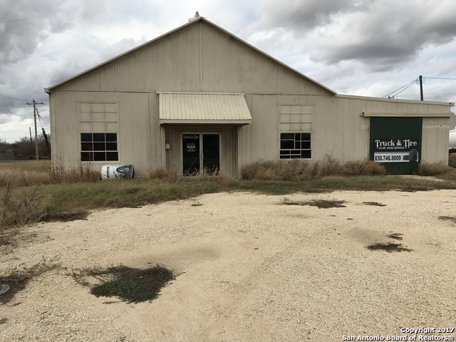 1119 S Oak St, Pearsall, TX 78061 — photo 1