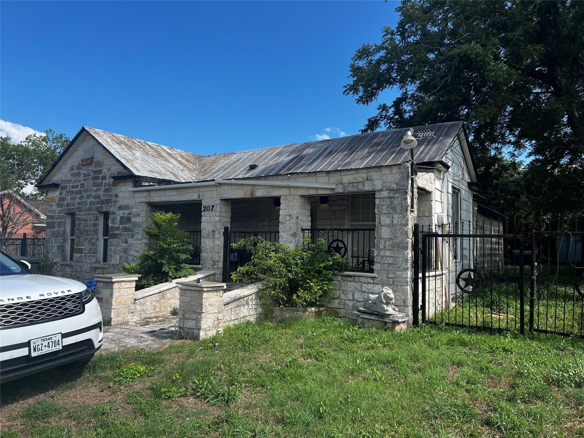 207  Miller St, Kyle, TX 78640 — photo 1