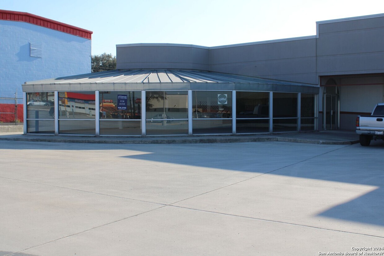 11401 PERRIN BEITEL RD, San Antonio, TX 78217 — photo 1