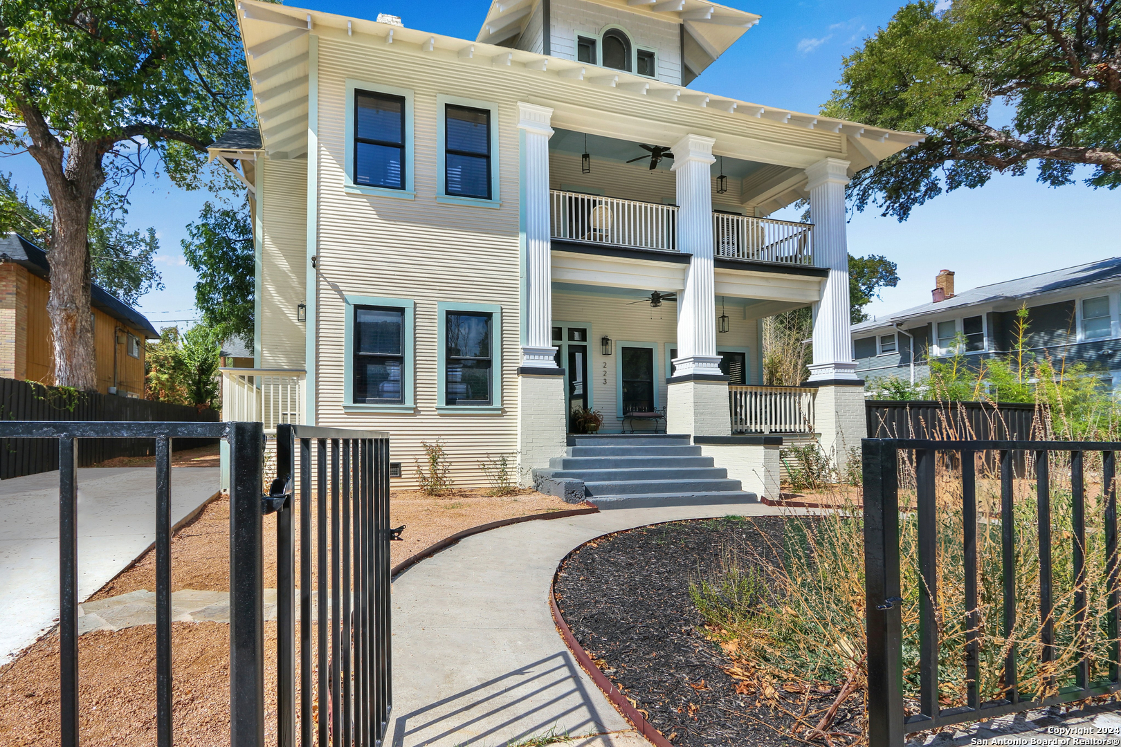 223 E Craig Pl, San Antonio, TX 78212 — photo 1