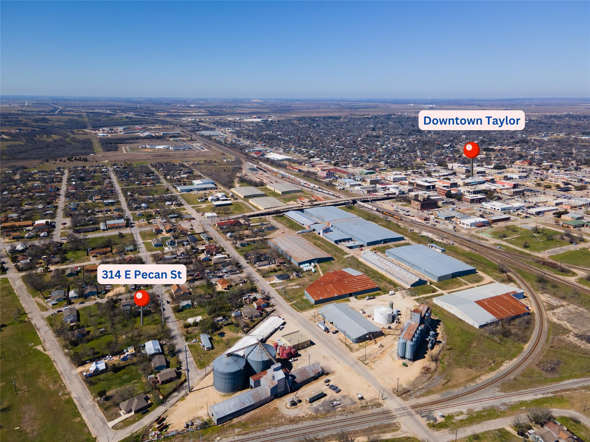 314 E Pecan St, Taylor, TX 76574 — photo 1