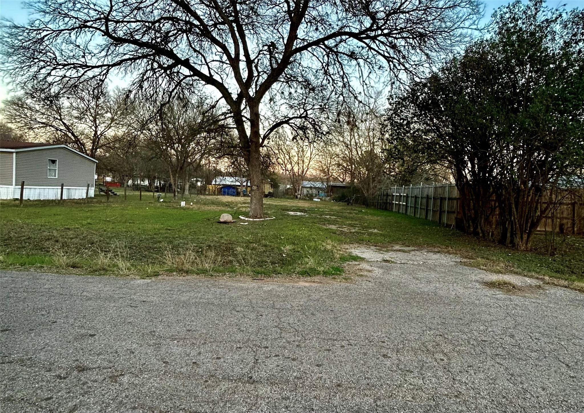 2011 Water St, Bastrop, TX 78602 — photo 1