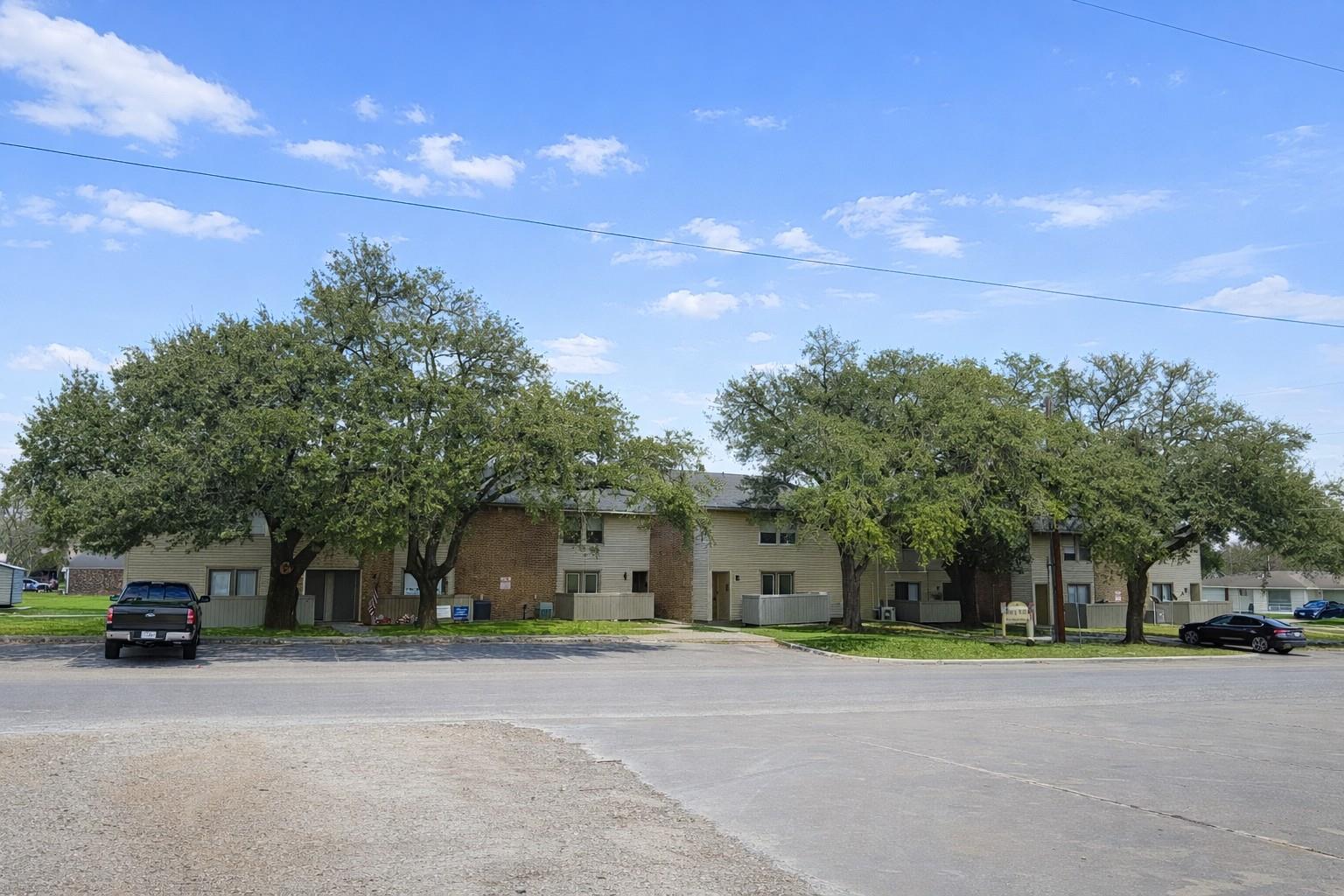 300  Childress Dr SW, Rockdale, TX 76567 — photo 1