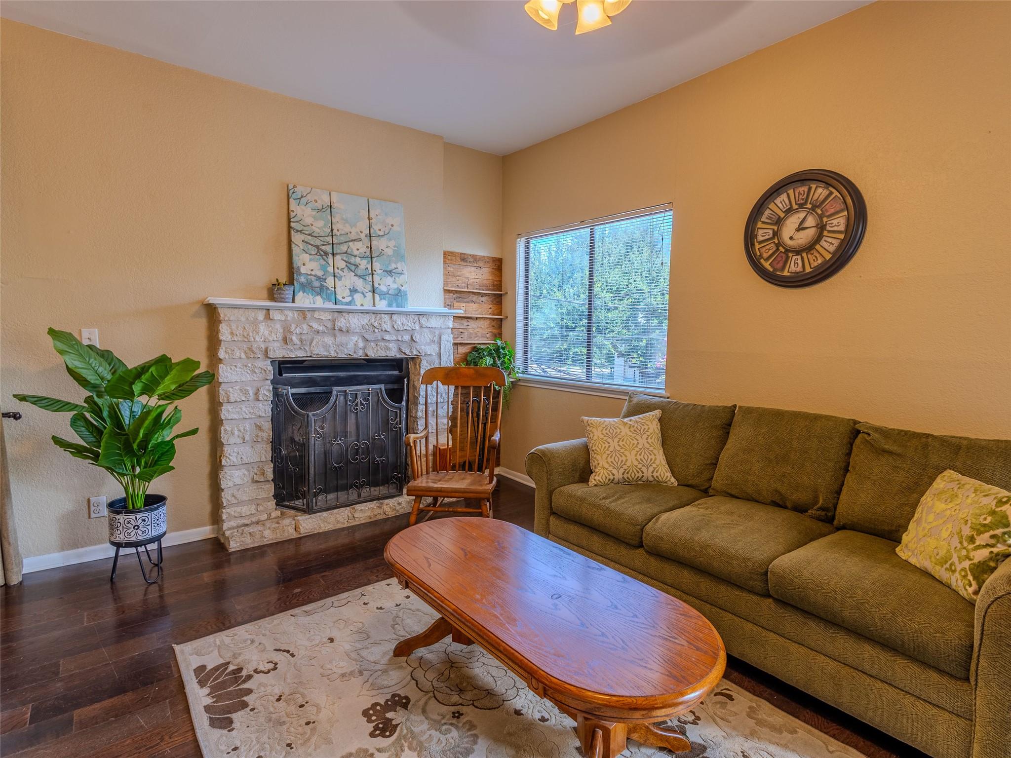 1013  Chestnut St  #4, San Marcos, TX 78666 — photo 1
