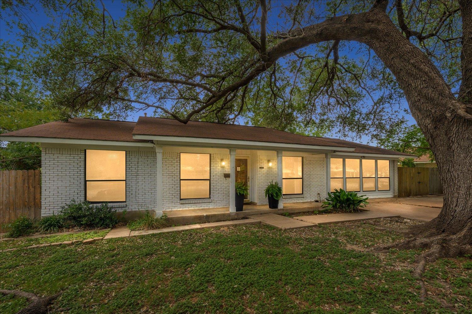 8102 Shadowood Dr, Austin, TX 78757 — photo 1