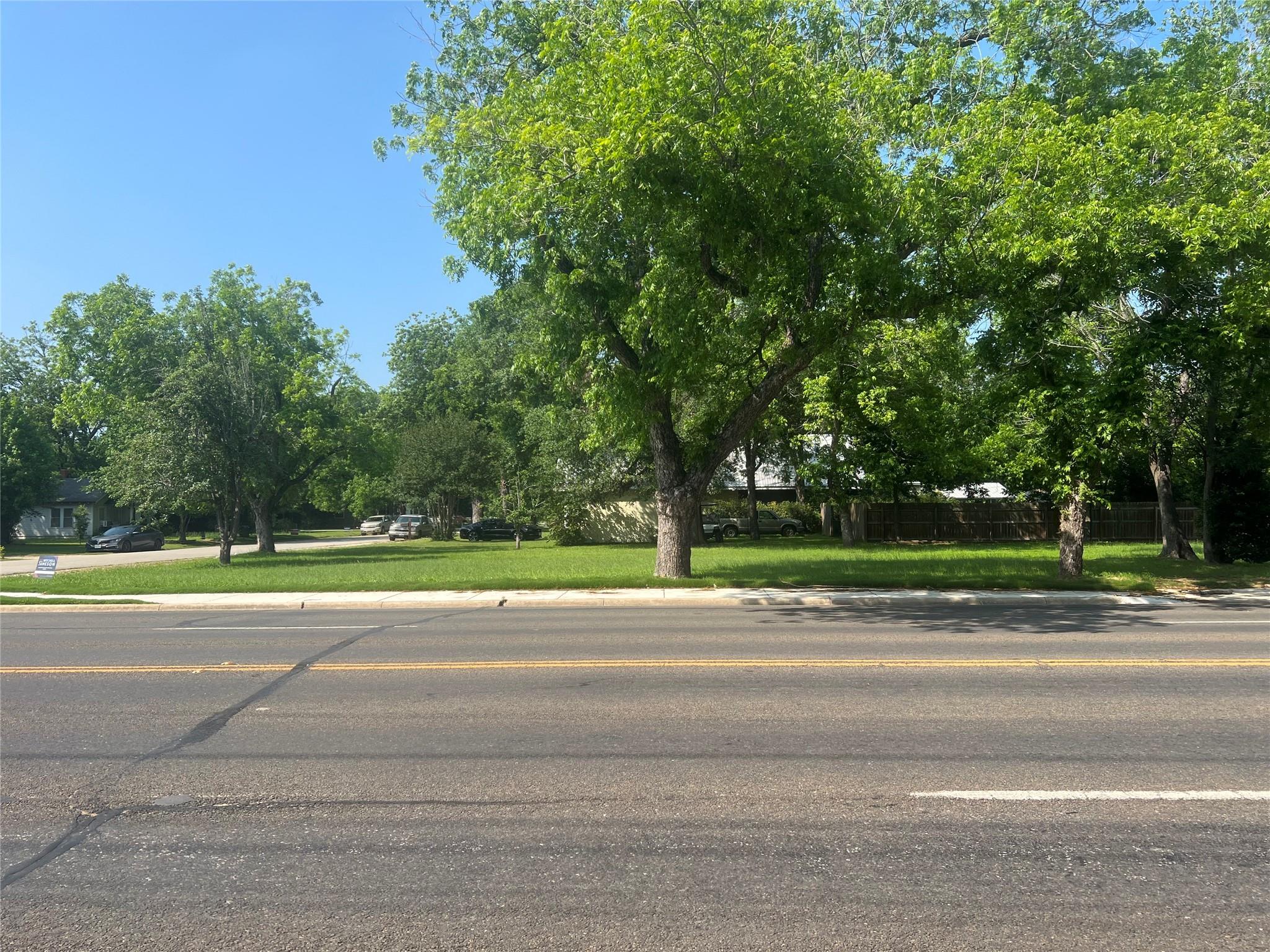 300  Turney St, Smithville, TX 78957 — photo 1