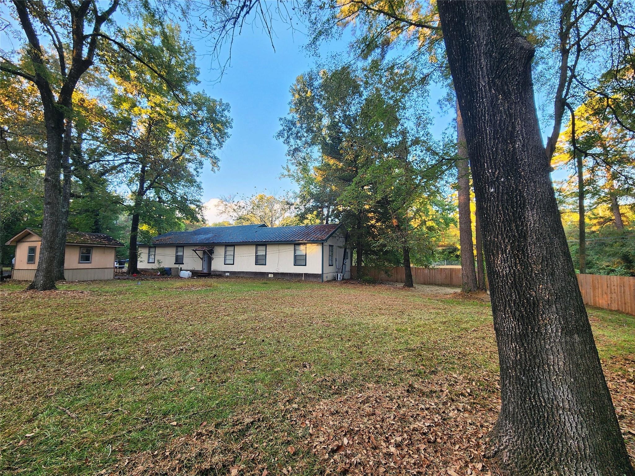 125  Hunters Dr, Trinity, TX 75862 — photo 1