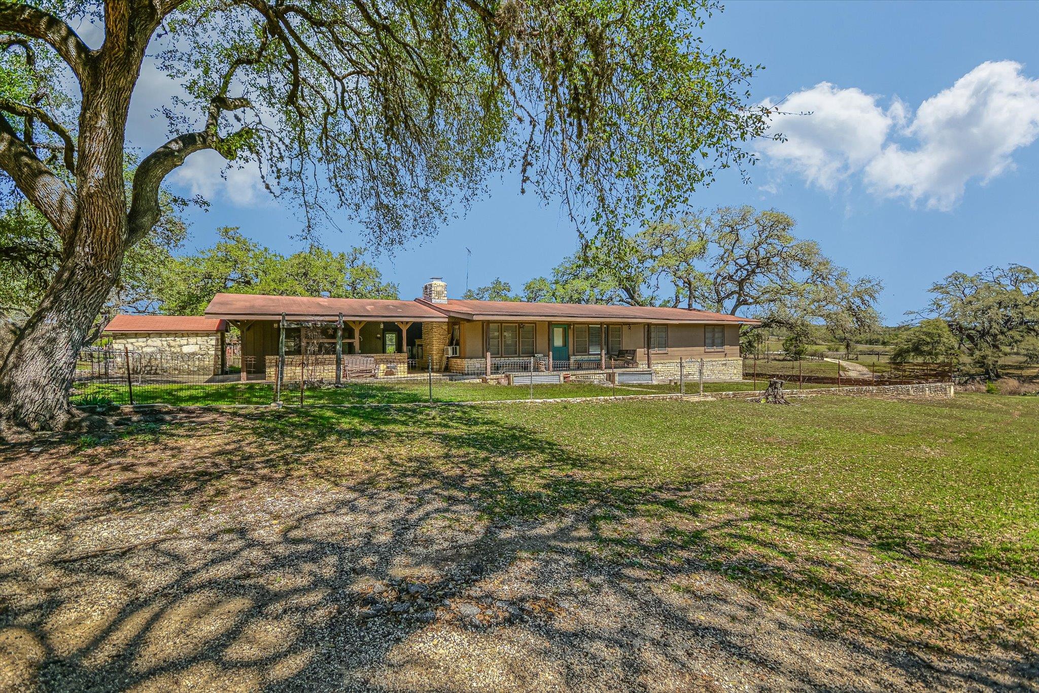 5421  PURGATORY Rd, San Marcos, TX 78666 — photo 1