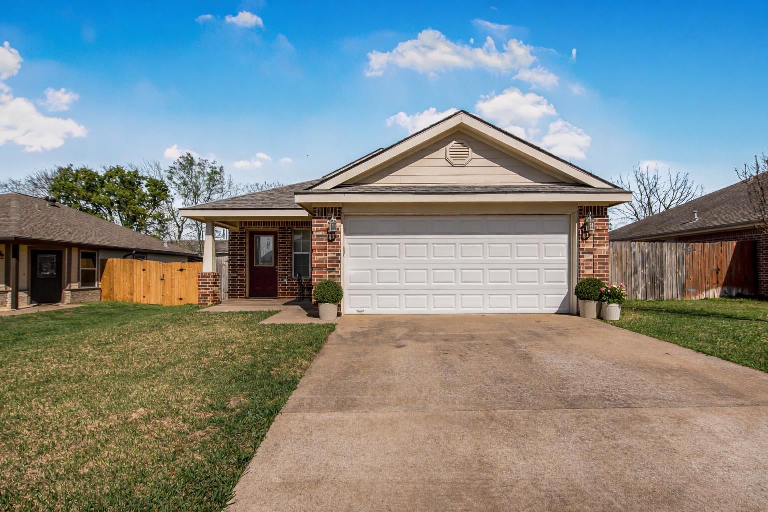 1002  Copperas Bnd, Caldwell, TX 77836 — photo 1