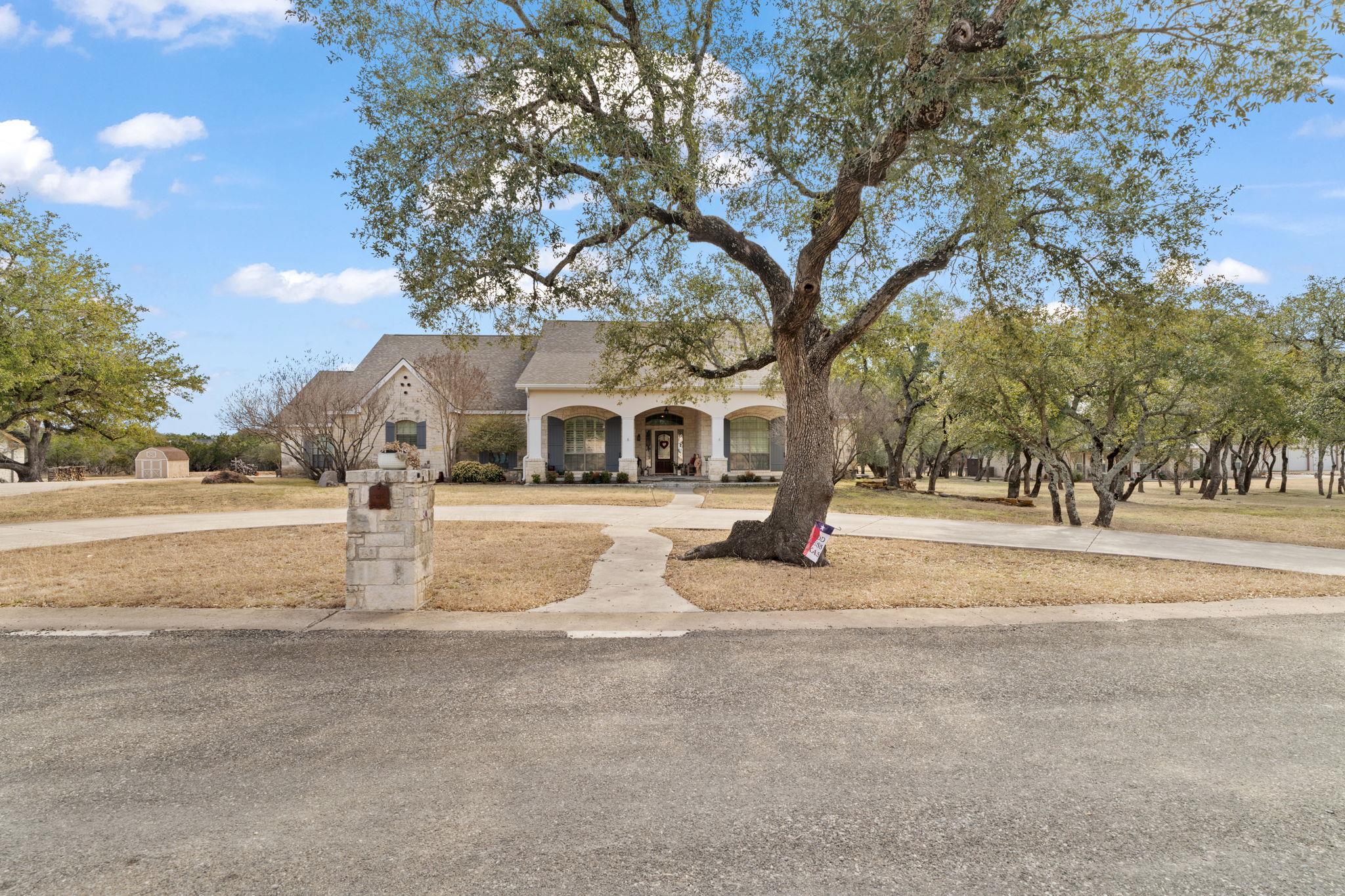 203 Circle Oaks Dr, Burnet, TX 78611 — photo 1