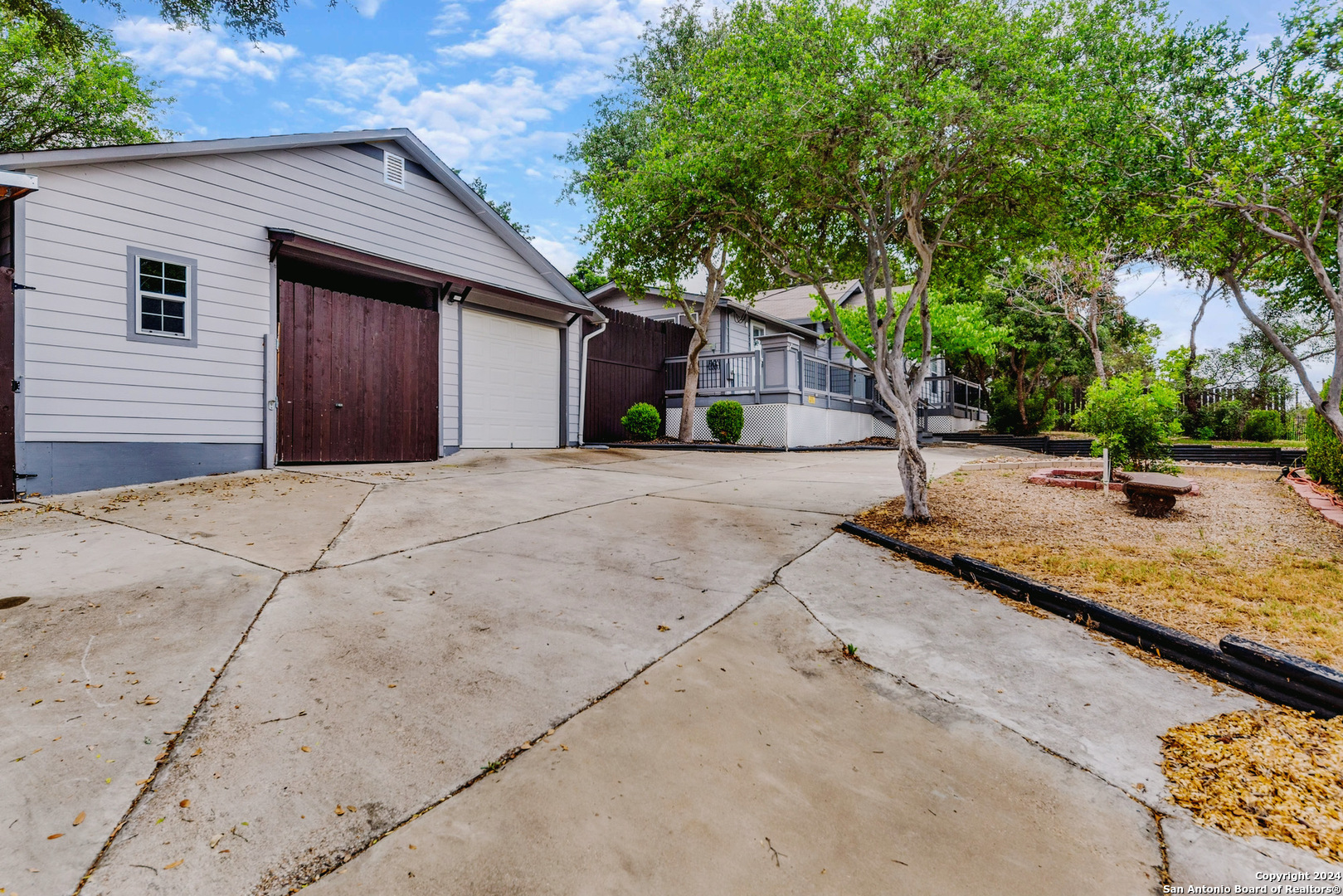 259 Park Dr, Lakehills, TX 78063 — photo 1