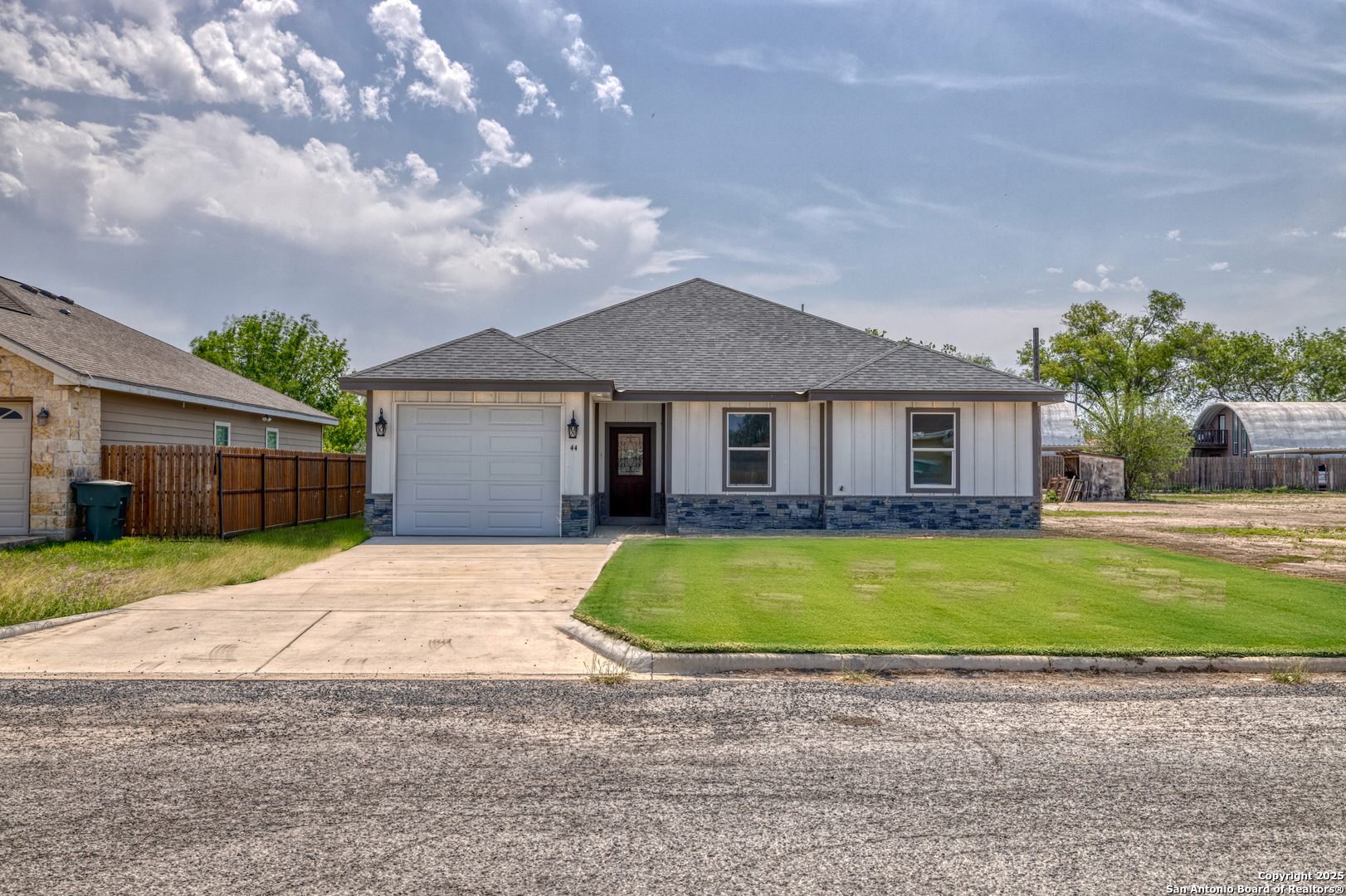 44 SUNDAY CT, Uvalde, TX 78801 — photo 1
