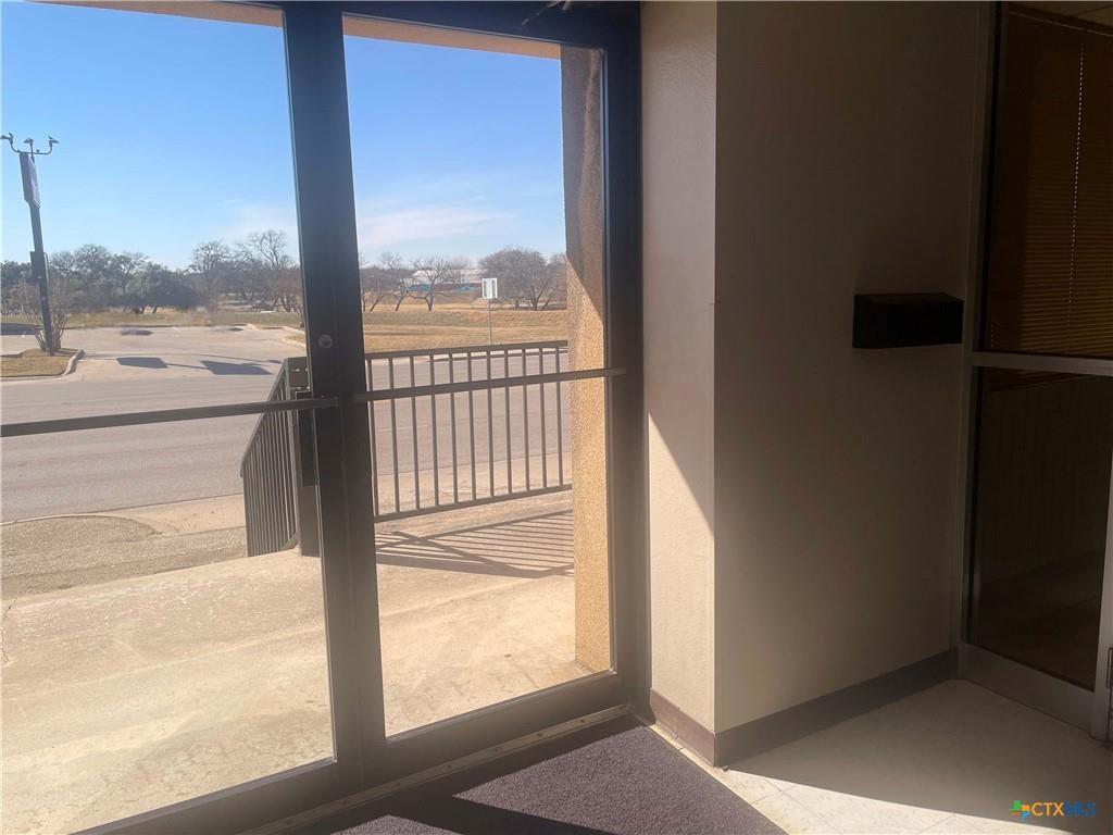 1305 S Key Ave, Lampasas, TX 76550 — photo 1
