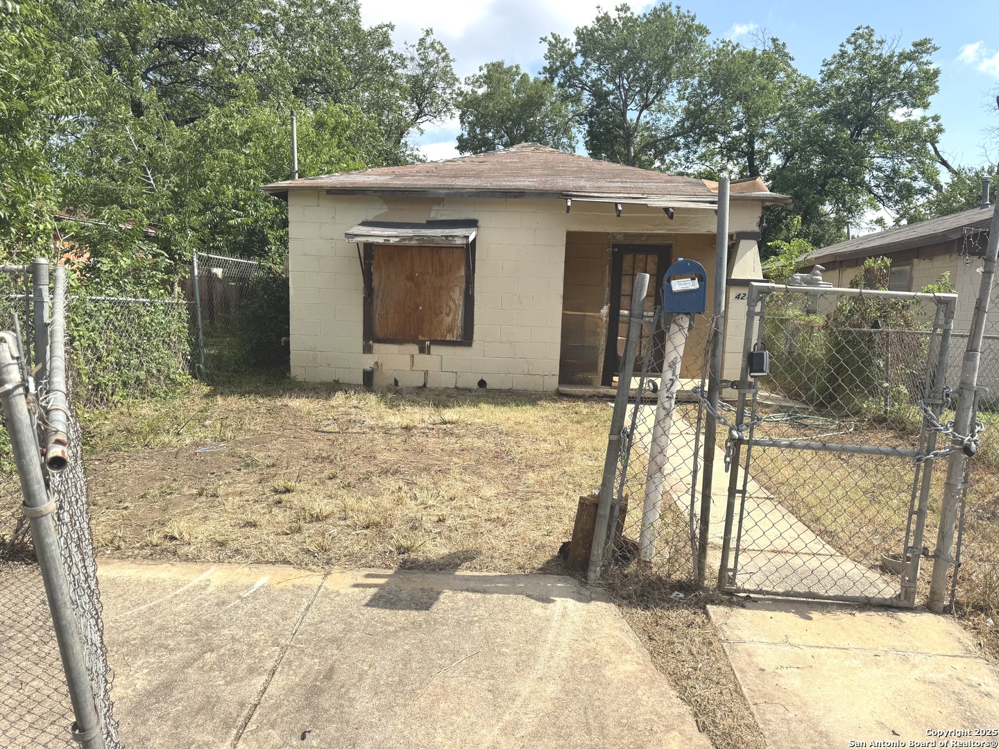 423 Hazel, San Antonio, TX 78207 — photo 1