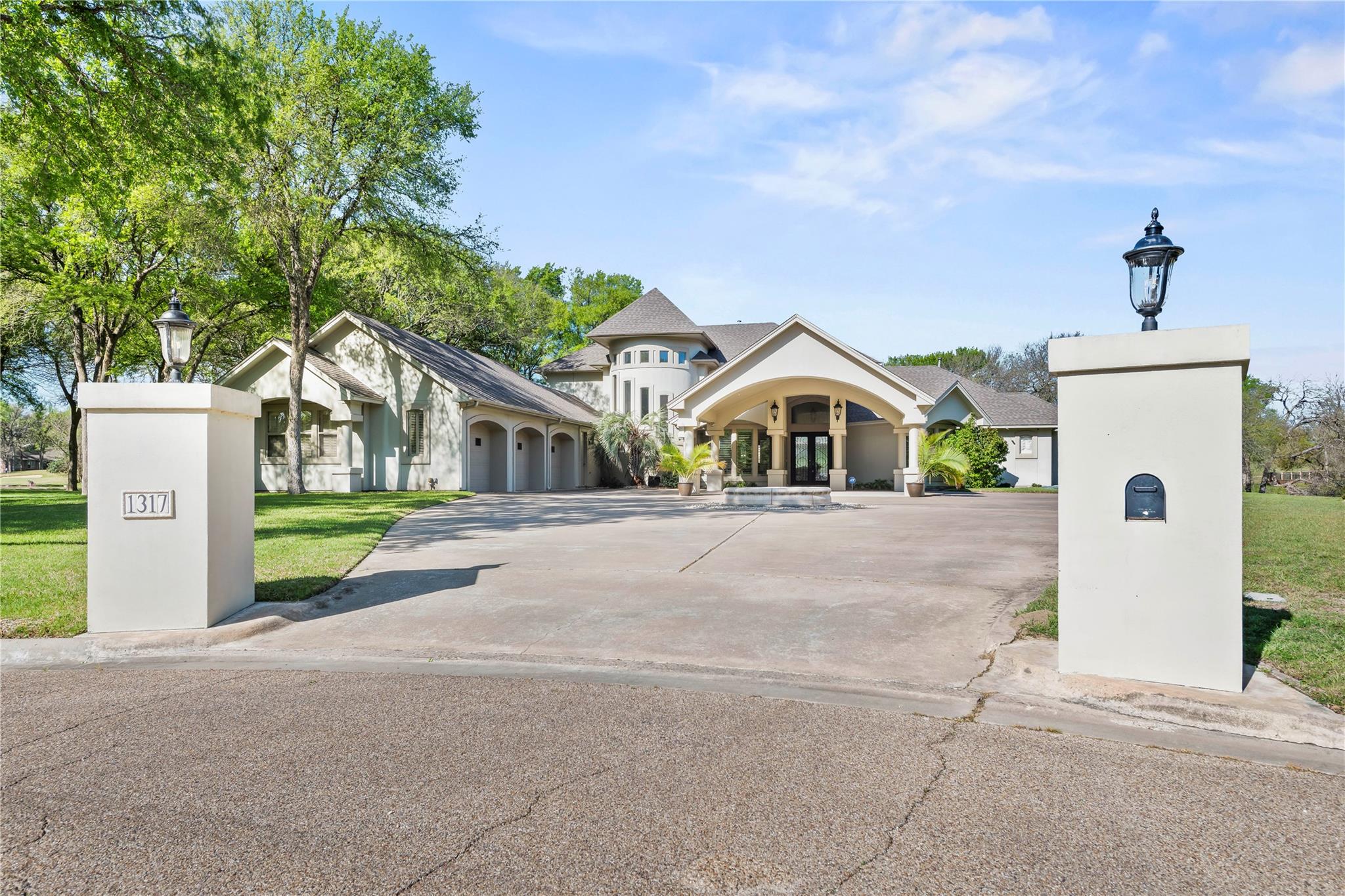1317  Jack Nicklaus Cir, Salado, TX 76571 — photo 1
