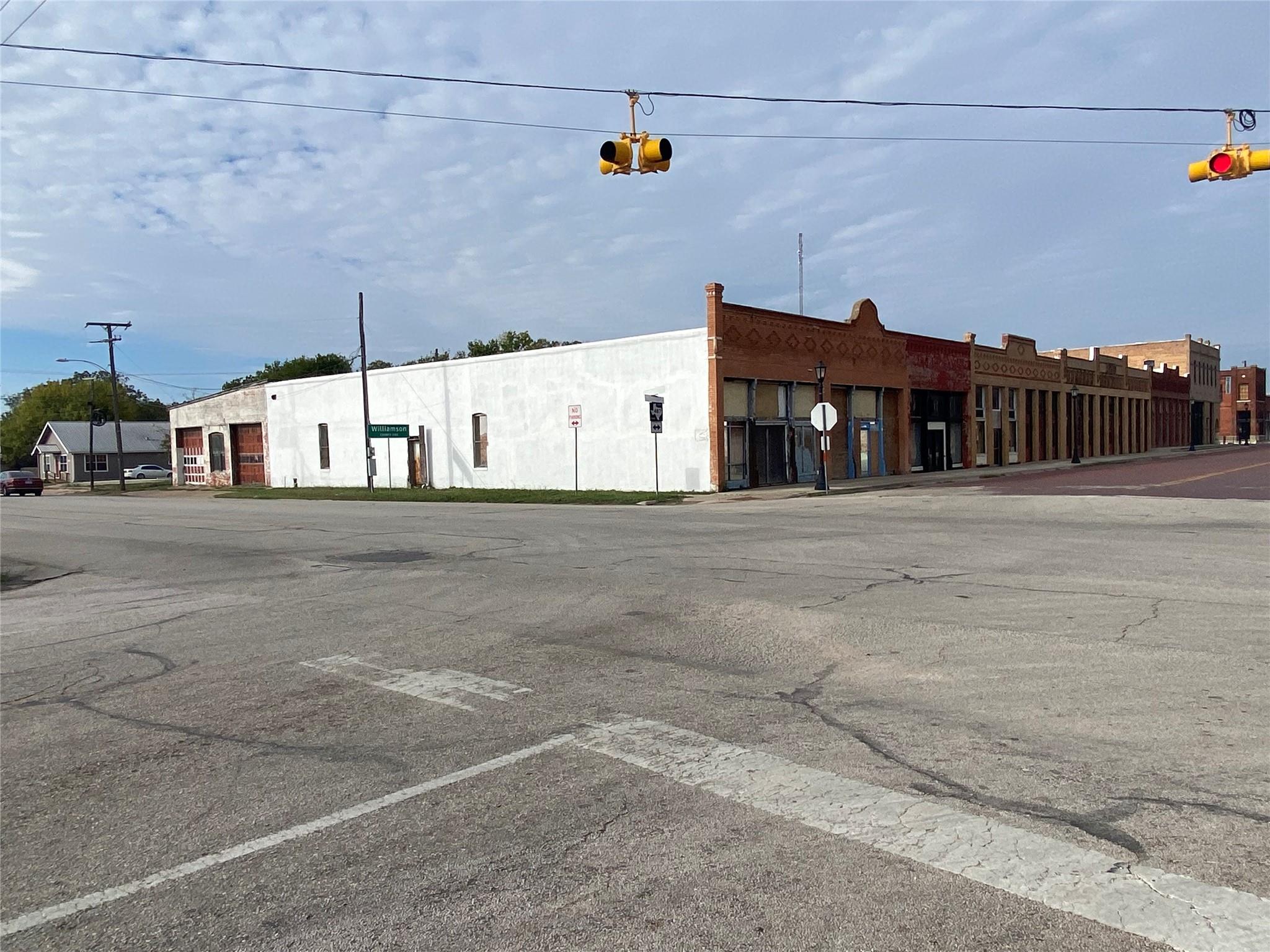 239 E Clark St, Bartlett, TX 76511 — photo 1