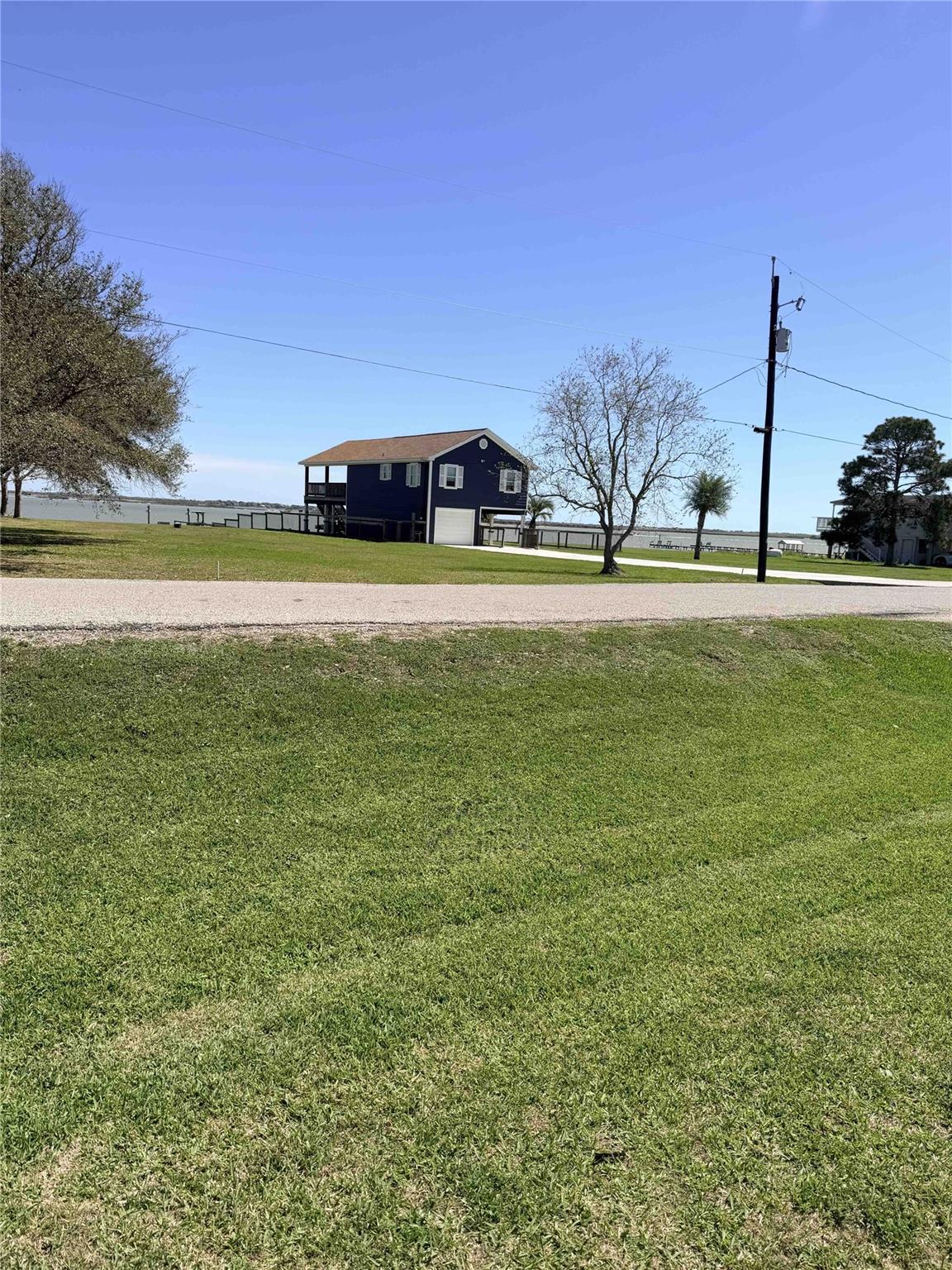 1912  Bayview Dr, Palacios, TX 77465 — photo 1