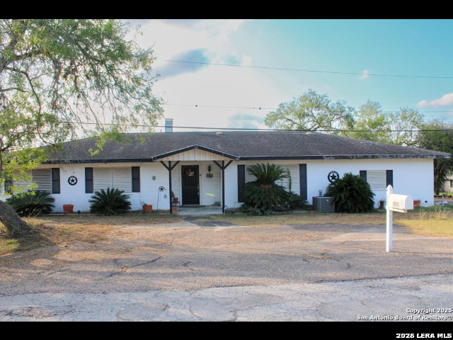 102 holman, Lake City, TX 78368 — photo 1